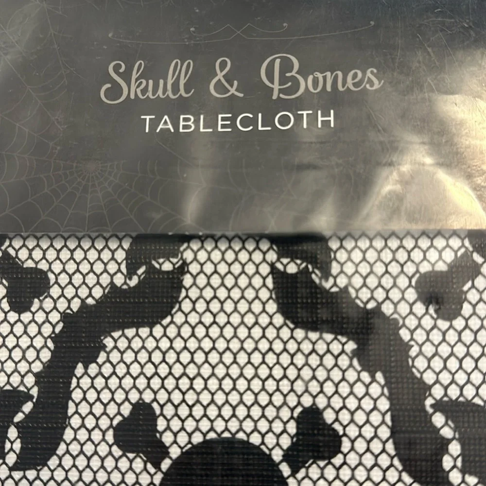 🆕2 Oblong Halloween Tablecloths